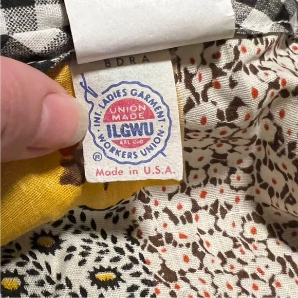 American Vintage Black and White Button Down Shirt with Floral Patches - Picture 6 of 6